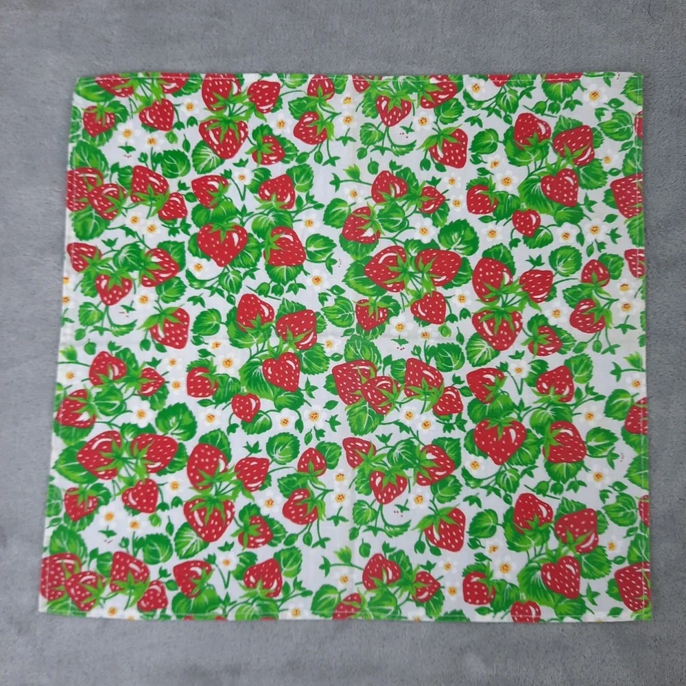 VTG Handmade Cloth Napkins Strawberry Flowers Cotton Set of 4 Cottagecore 13x12